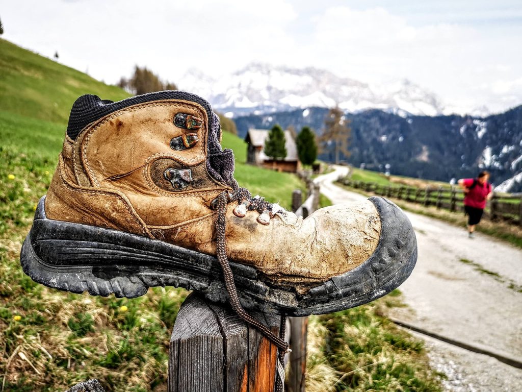 marche avec des chaussures de trail