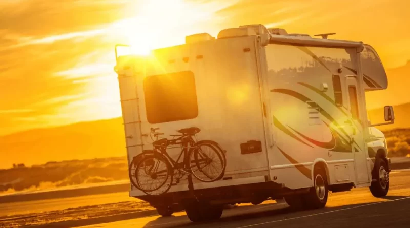 vendre son camping-car rapidement pour rouler sur la route au coucher de soleil